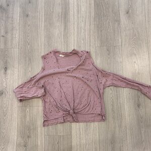 Mauve cold shoulder top with knot.